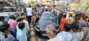 Uk haldwani: ब्लैक ऑडी डिवाइडर से टकराई