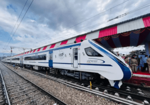 जानें कब से चलेगी रोजाना स्टेशन पर खड़ी वंदे भारत