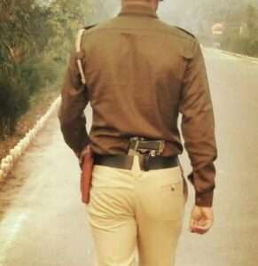 यूपी में वर्दी फिर शर्मसार, पत्नी का अंतिम संस्कार कर लौट रहे एडवोकेट से SHO ने ली 2 लाख की रंगदारी !!