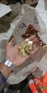 दिल्ली: फेक इंडियन करंसी कॉइन्स बनाने और सप्लाई करने के आरोप में गिरफ्तारी, ₹1.70 लाख के नकली सिक्के और सामग्री जब्त।