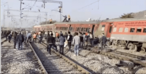 राजस्थान के अजमेर में साबरमती-आगरा सुपरफास्ट ट्रेन के चार डिब्बे पटरी से उतर गए