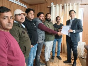 श्रीनगर में ट्रांसपोर्ट व्यवसायियों की बैठक, छह सूत्रीय मांगों पर सरकार से असंतोष