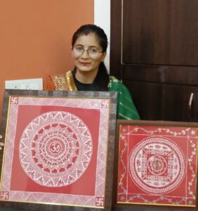 कुमाऊँ की पारंपरिक कला को संवारने में जुटी पहाड़ की बहु आकांक्षा