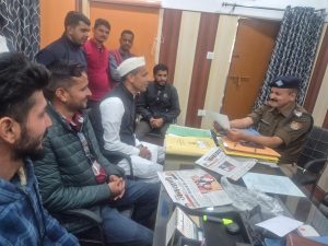 हल्द्वानी गल्ला मंडी डबल मर्डर मामले में परिजनों ने पुलिस को दिया प्रार्थना पत्र, हरीश पनेरु भी पहुंचे