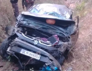 अल्मोड़ा में सड़क हादसा: कार खाई में गिरी, तीन की मौत