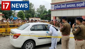 CM के दौरे से पहले अस्पताल के पास कार में मिला युवक का शव