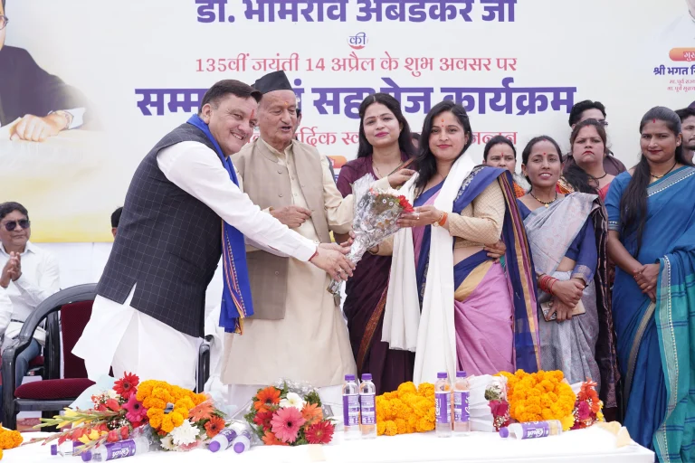 हल्द्वानी: अंबेडकर जयंती पर सहभोज व सम्मान समारोह, कोश्यारी और मेयर बिष्ट रहे मुख्य अतिथि