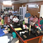 हल्द्वानी: अतिक्रमण हटते ही बौखलाया स्कूल संचालक, पत्रकार पर निशाना—टाइल्स लगाकर सरकारी सड़क को बनाया ‘प्राइवेट’?