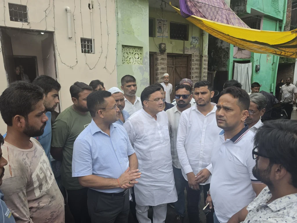 हल्द्वानी में विकास कार्यों को लेकर महापौर गजराज बिष्ट का निरीक्षण, मीट बाजार और गौशाला की व्यवस्थाओं पर दिए निर्देश